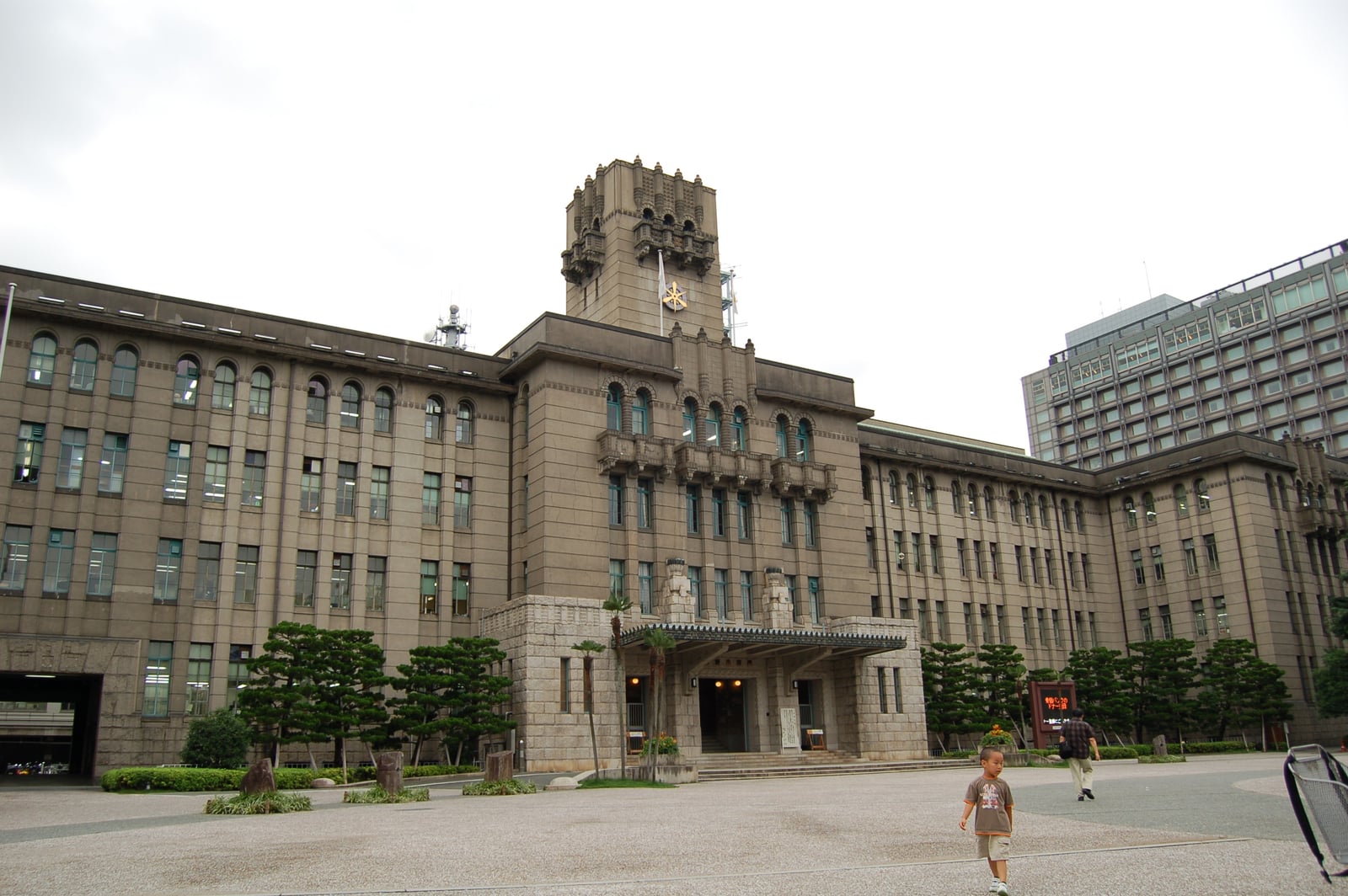 京都市役所本館的古典建築風貌｜2006/07 京都/大阪/神戶