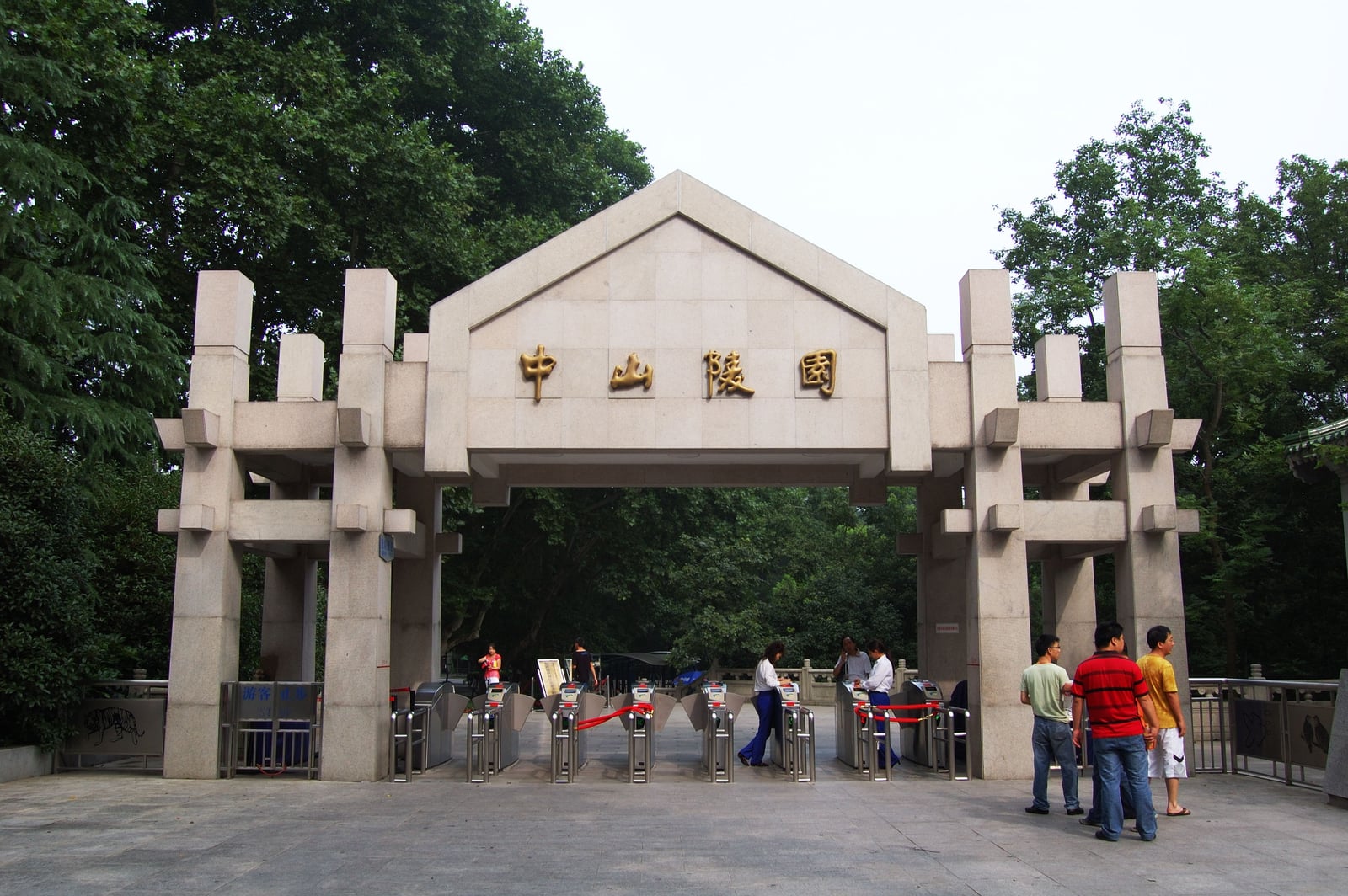 中山陵園入口的石造牌坊｜2007/07 中國江南