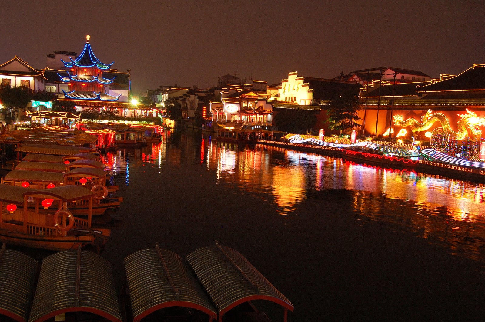 秦淮河畔的璀璨夜色與遊船｜2007/07 中國江南