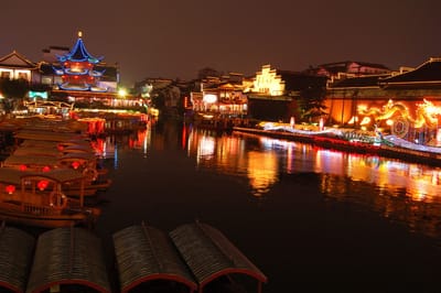 秦淮河畔的璀璨夜色與遊船｜2007/07 中國江南