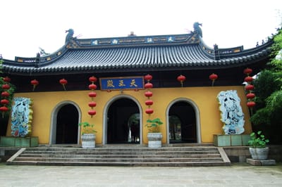 寄暢園內古樸典雅的天王殿