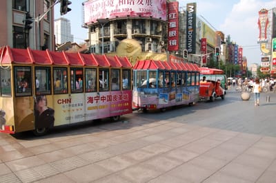 南京路步行街的觀光小火車