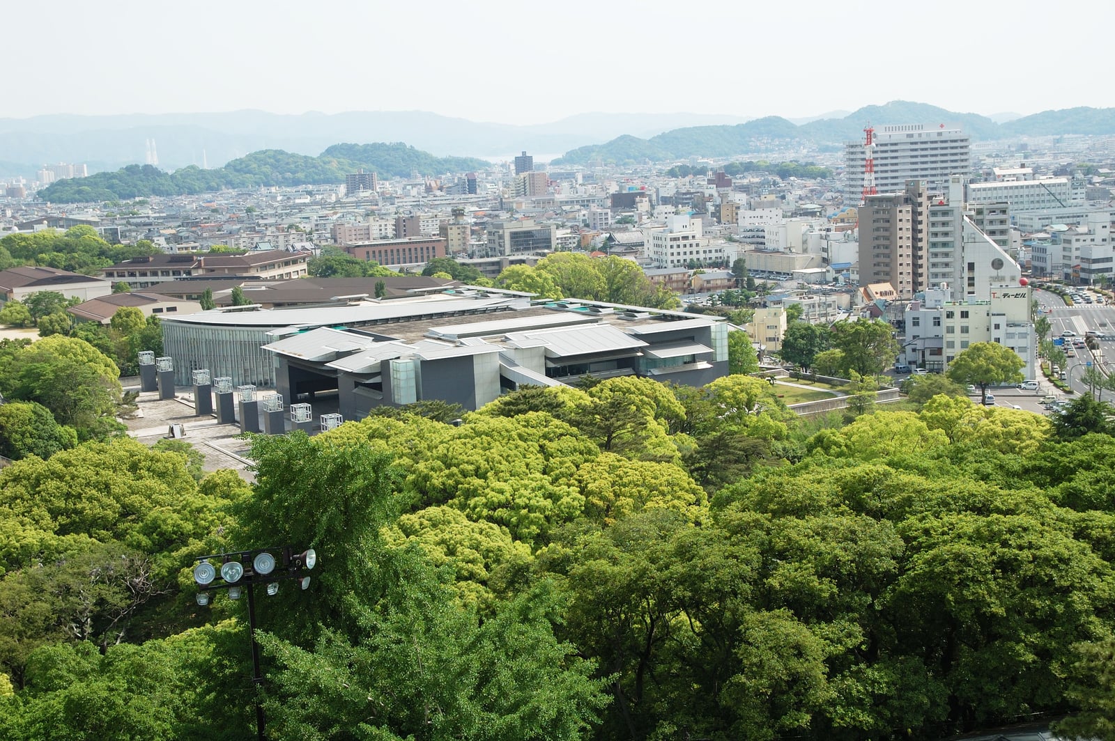 從和歌山城俯瞰市區與綠意景致｜2008/05 紀州半島/京阪