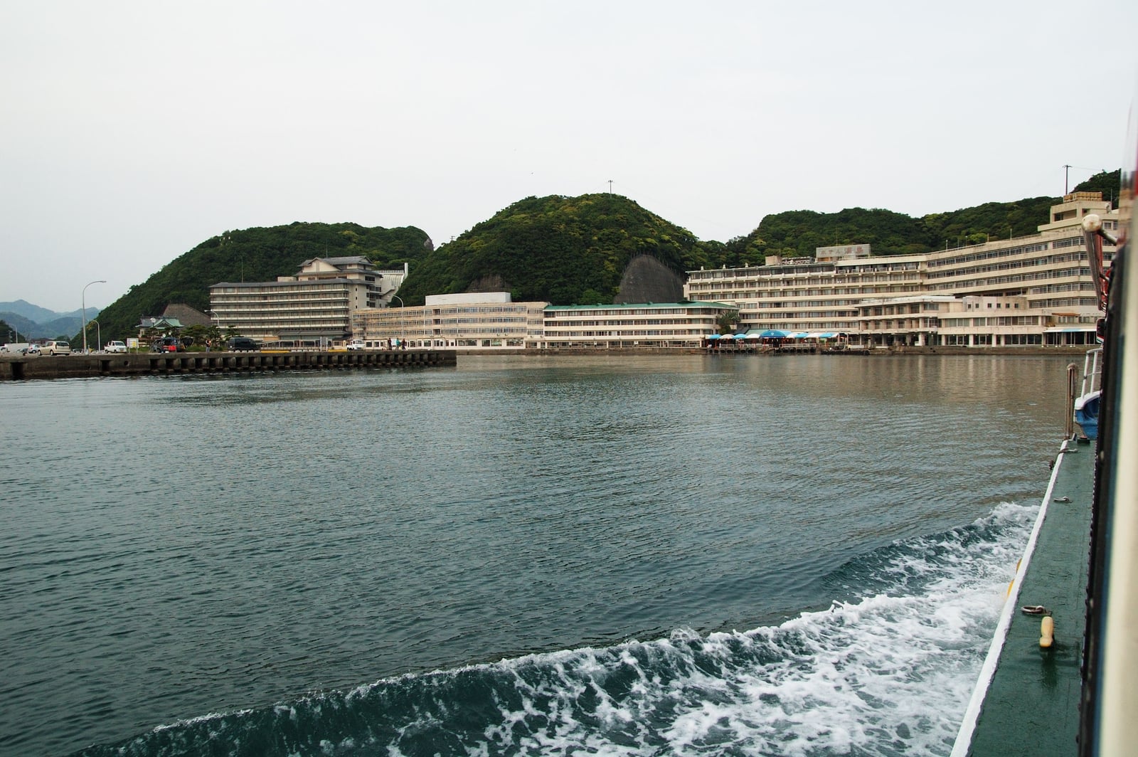 搭乘接駁船遠眺浦島飯店全景｜2008/05 紀州半島/京阪