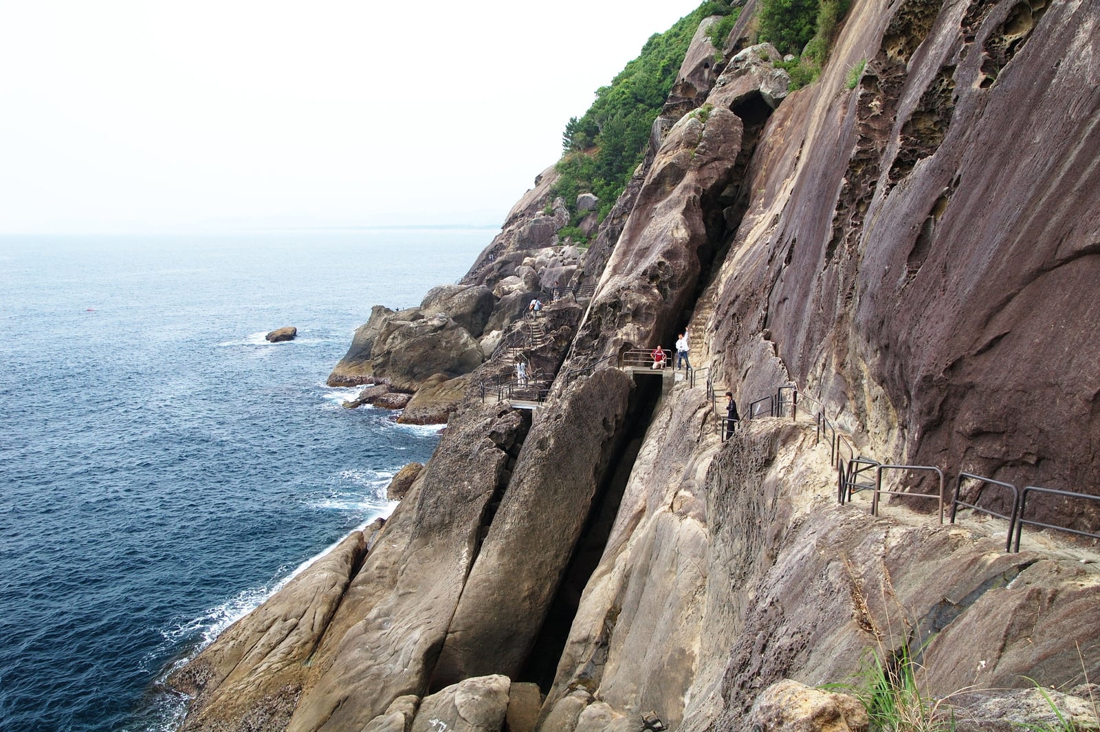 鬼城海岸的險峻岩壁步道｜2008/05 紀州半島/京阪