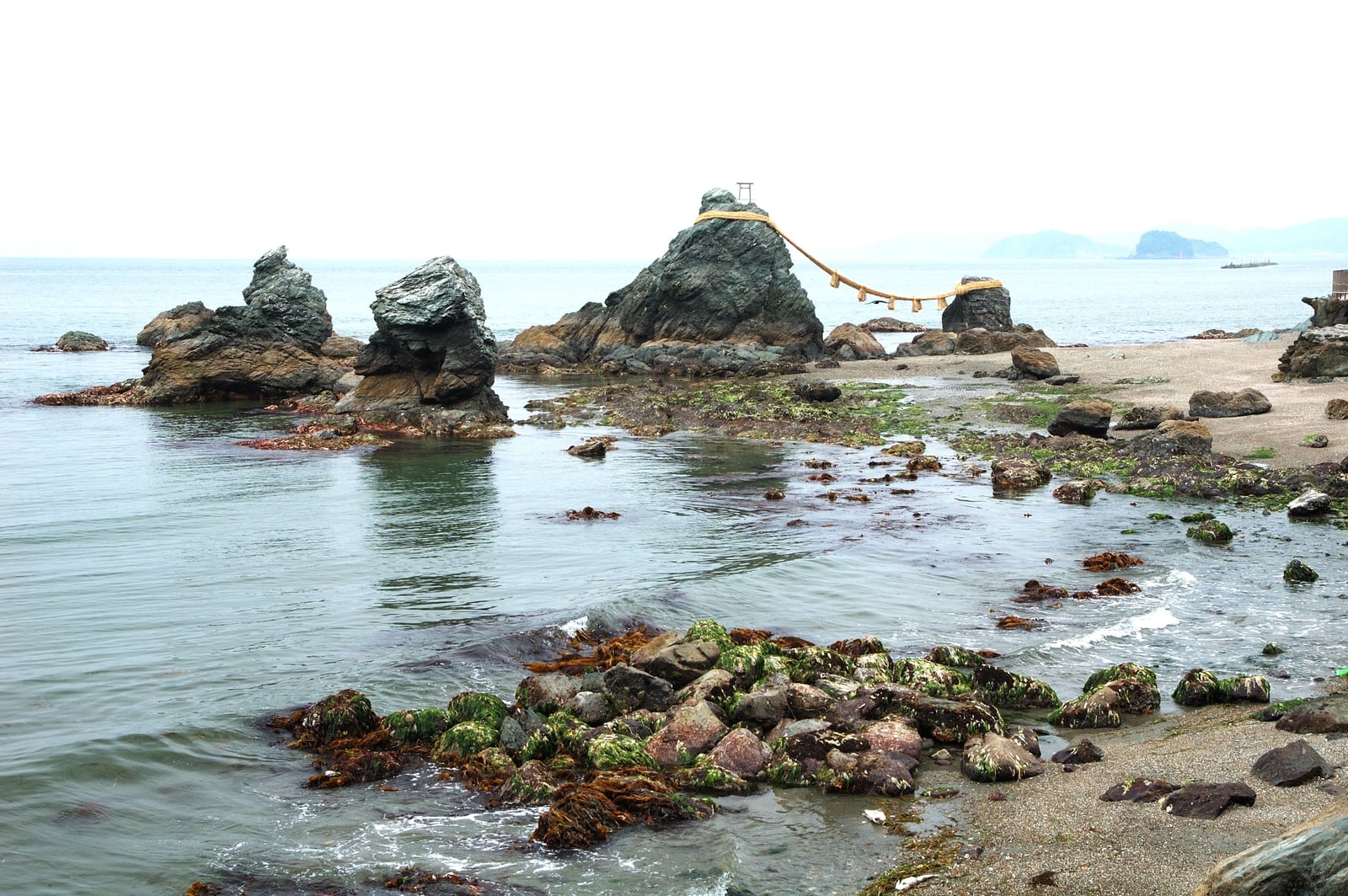二見興玉神社，連結夫婦岩的注連繩｜2008/05 紀州半島/京阪