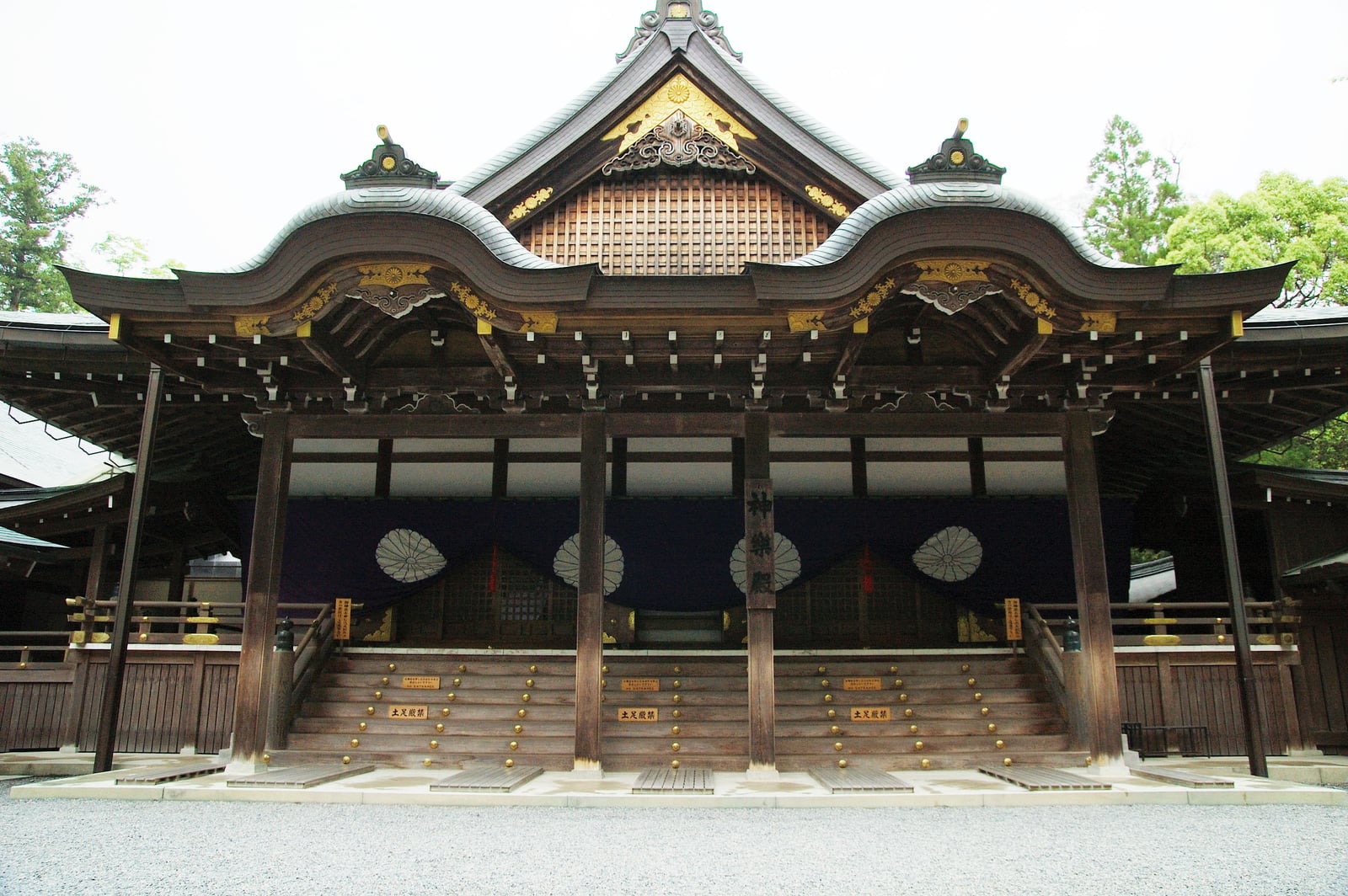 伊勢神宮內宮神樂殿的莊嚴木造建築｜2008/05 紀州半島/京阪