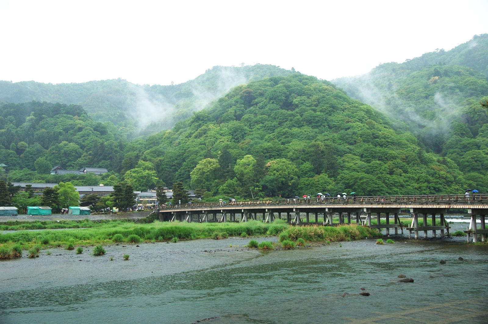 嵐山渡月橋畔的雨後山嵐｜2008/05 紀州半島/京阪
