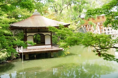 和歌山城紅葉溪庭園的靜謐水榭｜2008/05 紀州半島/京阪