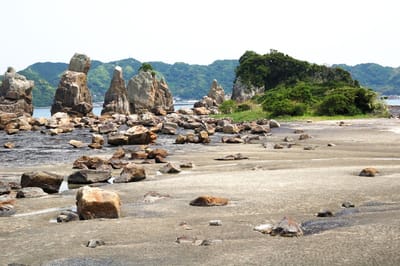 橋杭岩的奇特海岸地貌