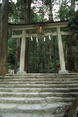 熊野本宮大社，靜謐古樸的石階鳥居