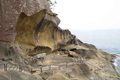 鬼ヶ城潮吹的奇岩海岸步道