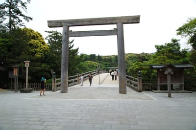 豐受大神宮外宮的木造鳥居與參道