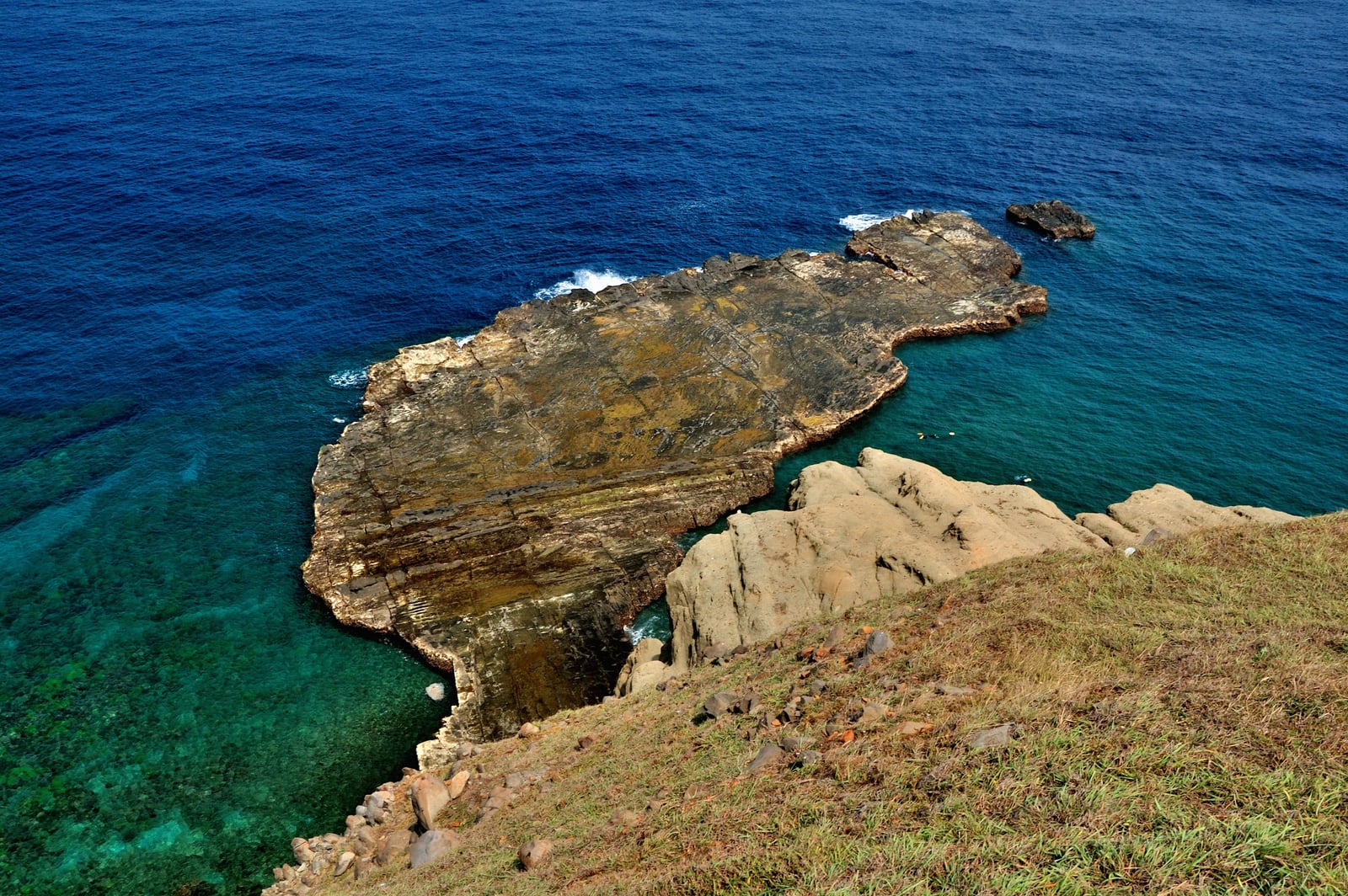 俯瞰澎湖七美海蝕平臺與蔚藍海景｜2009-2012 國內離島