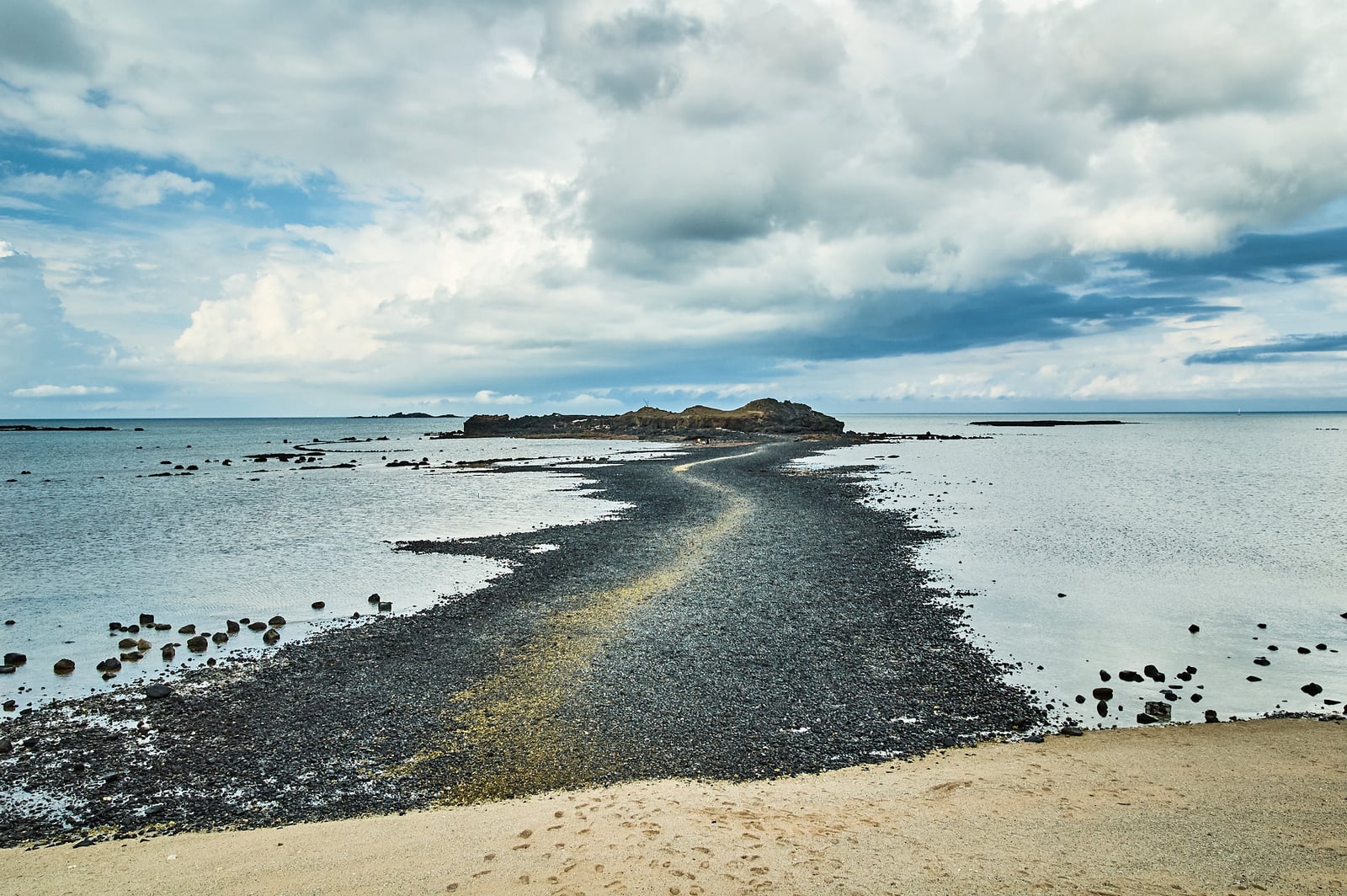 潮間帶漸露的奎壁山摩西分海奇景｜2009-2012 國內離島