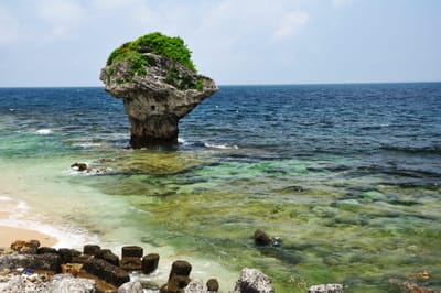 湛藍海面上的獨特珊瑚礁岩奇景｜2009-2012 國內離島
