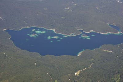 群山環抱中的艾布湖高空鳥瞰｜2010/07 德國南部黑森林