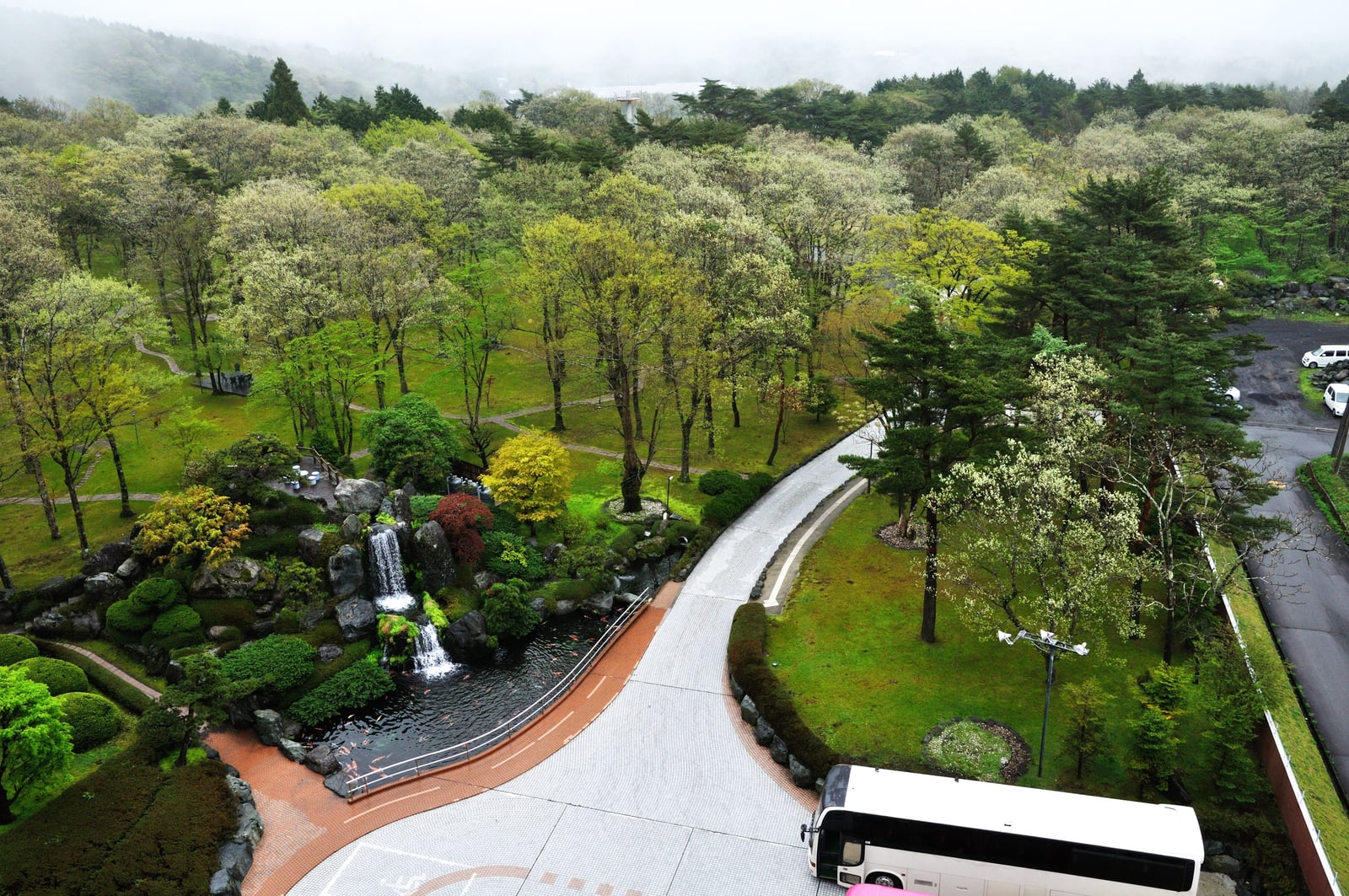 富士美華RESORT的清晨庭園景致｜2012/05 北陸