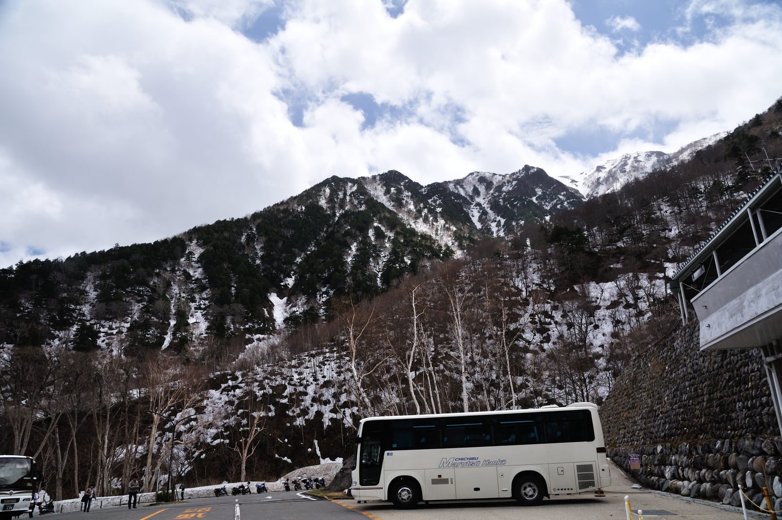 扇澤車站前的雪山景致｜2012/05 北陸