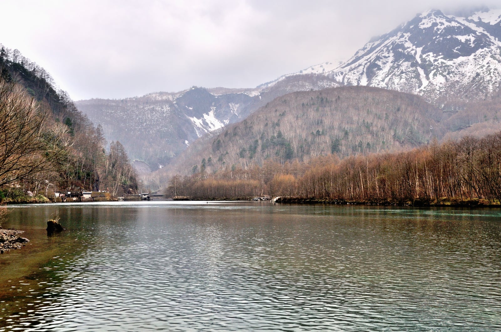 上高地梓川與遠方殘雪山巒｜2012/05 北陸