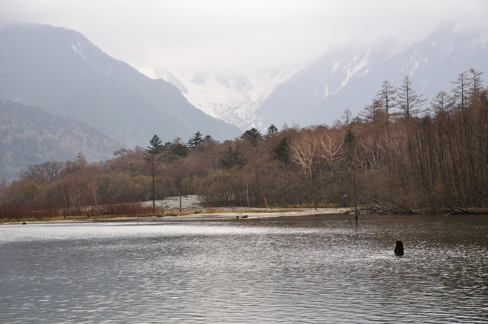 大正池畔的初春殘雪山景｜2012/05 北陸