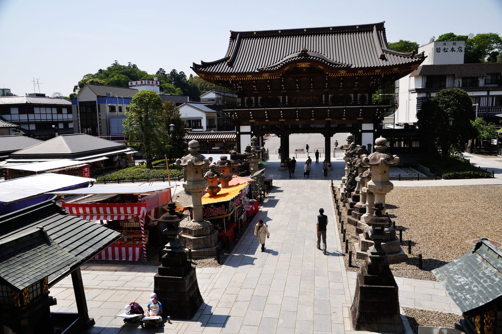成田山新勝寺總門前的石燈籠與參道｜2012/05 北陸