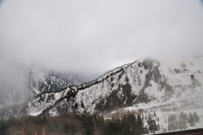 室堂站展望台所見的雲霧雪山