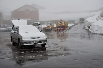 立山雪之廣場的風雪與除雪車