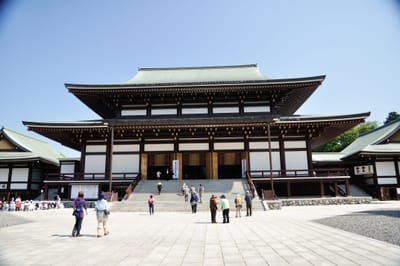 成田山新勝寺大本堂的莊嚴建築