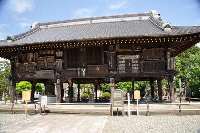 成田山新勝寺的古樸木造建築