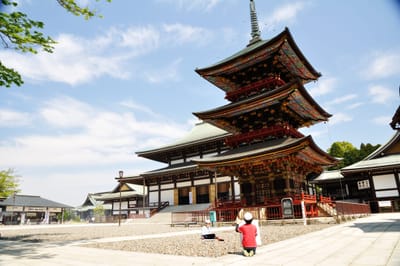 成田山新勝寺三重塔下的寫生時光