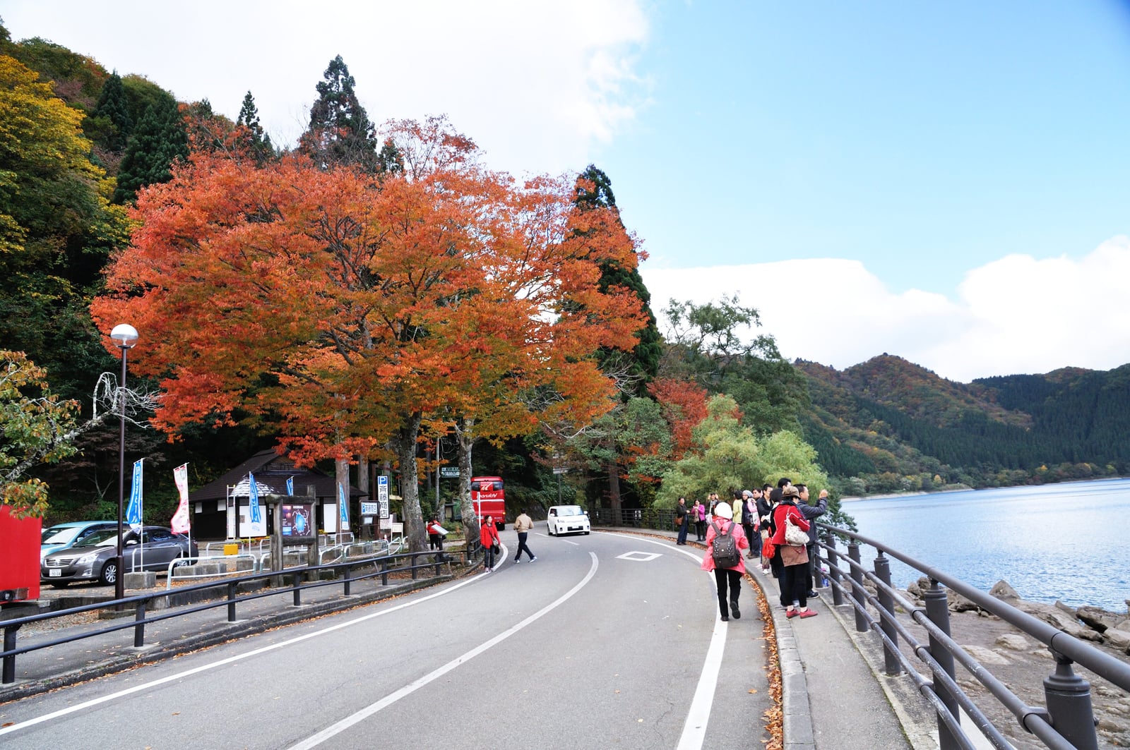 田澤湖畔的秋日紅葉與環湖公路｜2013/10 日本東北紅葉