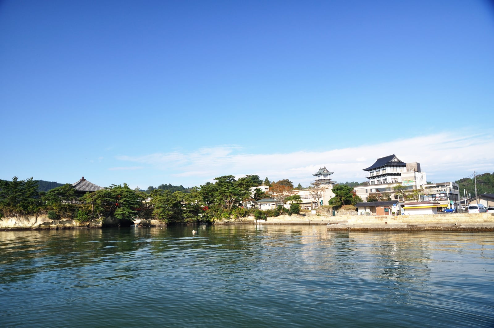 松島海岸的晴朗晨光與傳統建築｜2013/10 日本東北紅葉