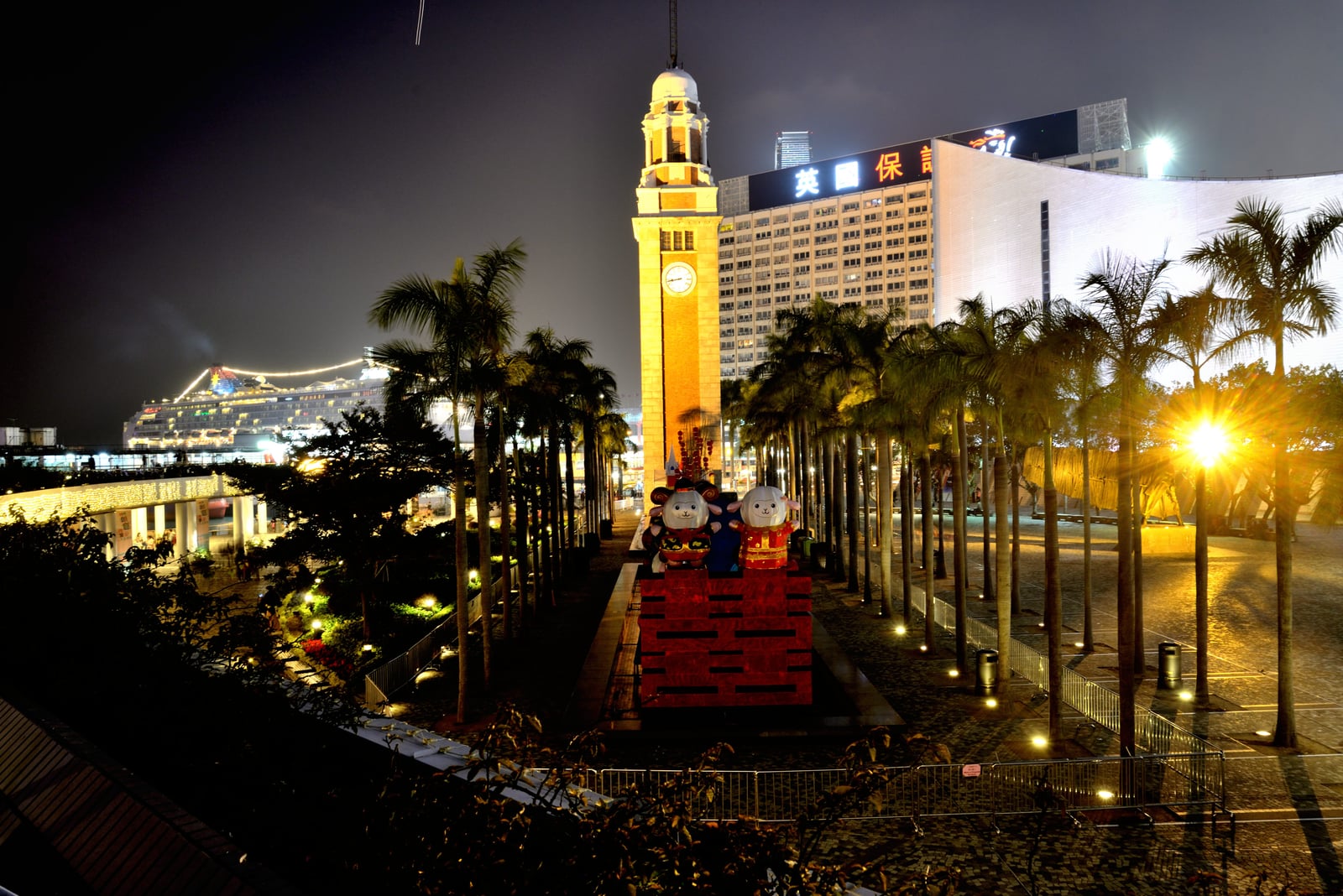 夜色下矗立的前九廣鐵路鐘樓｜2013-2015 香港