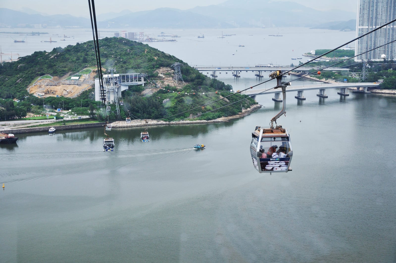 昂坪纜車高空俯瞰海灣與跨海大橋｜2013-2015 香港