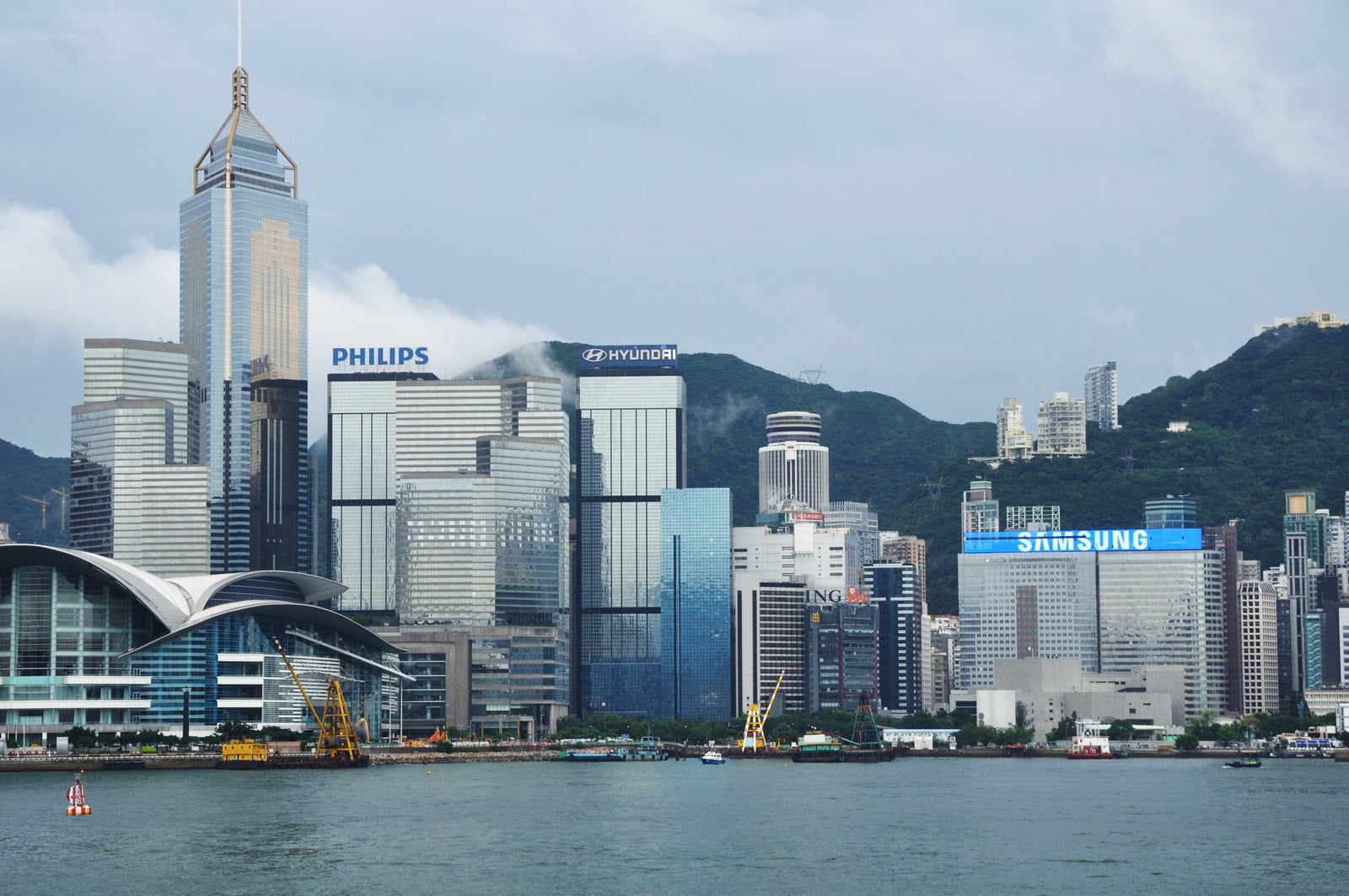 維多利亞港畔的摩天大樓群與城市天際線｜2013-2015 香港