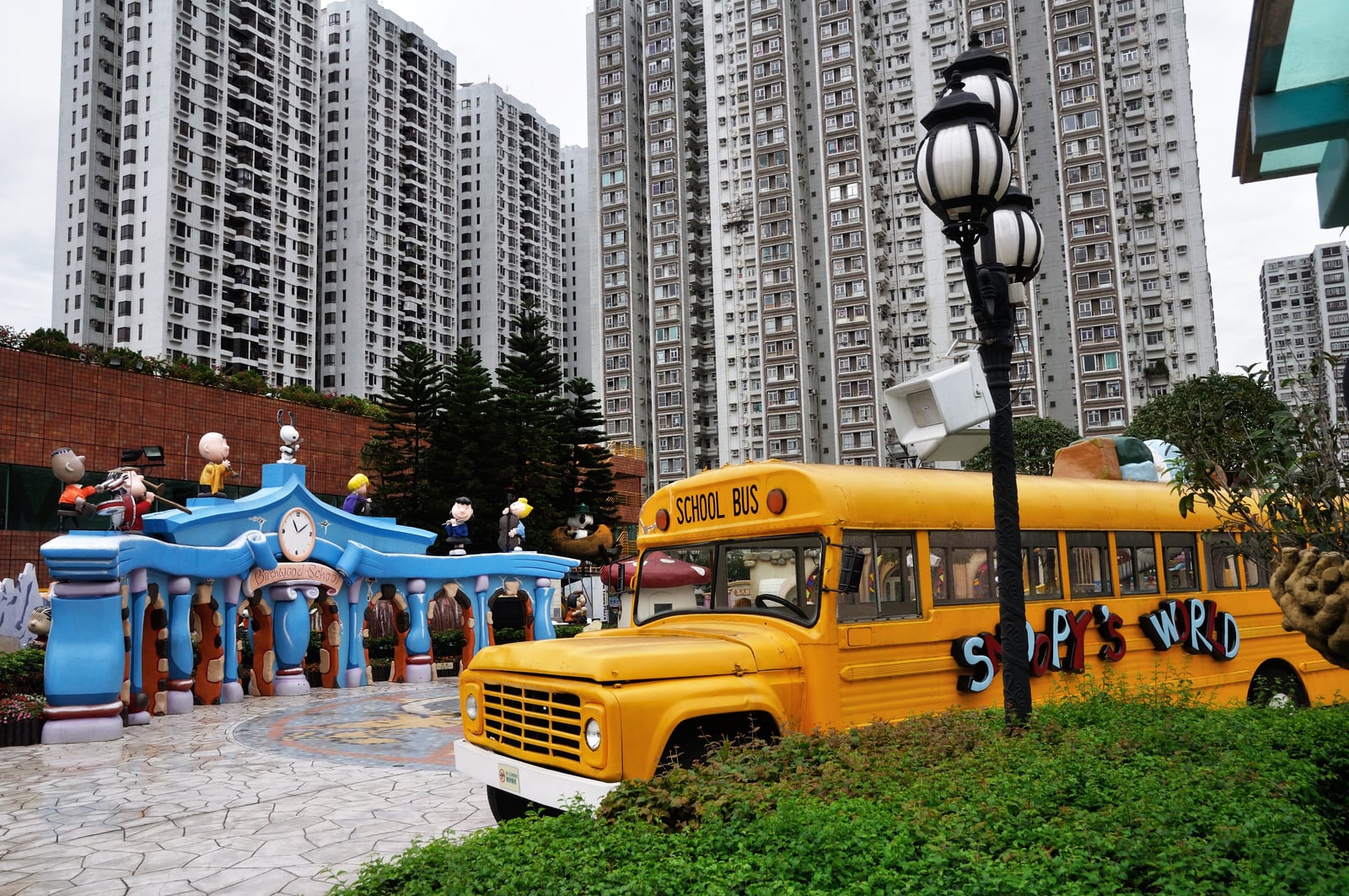 屯門市廣場的史努比校車裝置｜2013-2015 香港