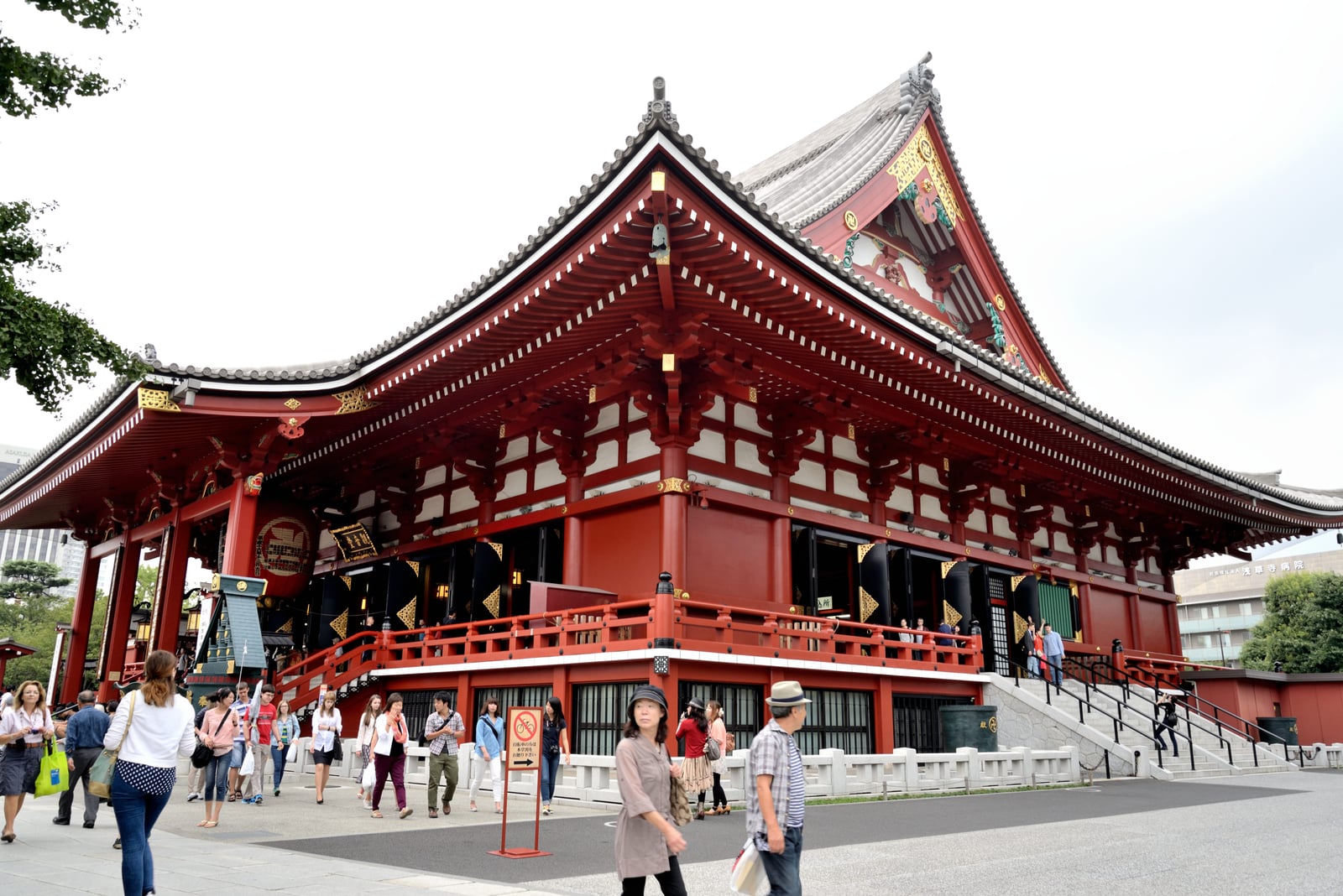 淺草寺本堂的朱紅建築與參拜人潮｜2014/09 關東