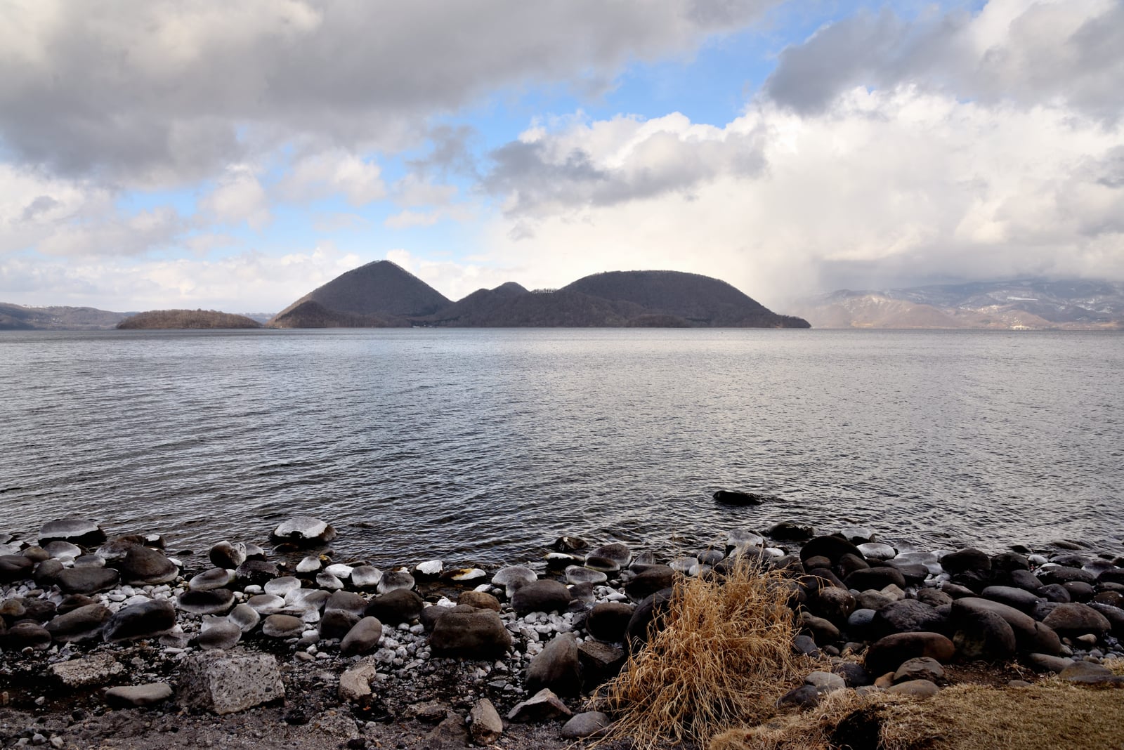 洞爺湖畔的冬末湖光與中島遠眺｜2015/03 北海道
