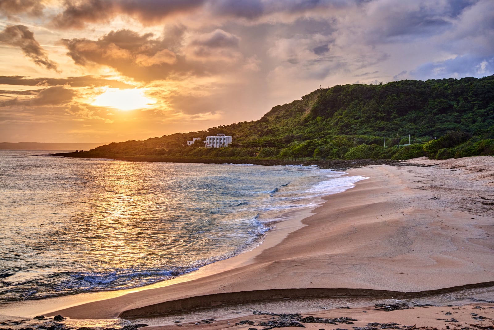 砂島金黃夕陽與海浪沙灘｜2015~2018 國境之南