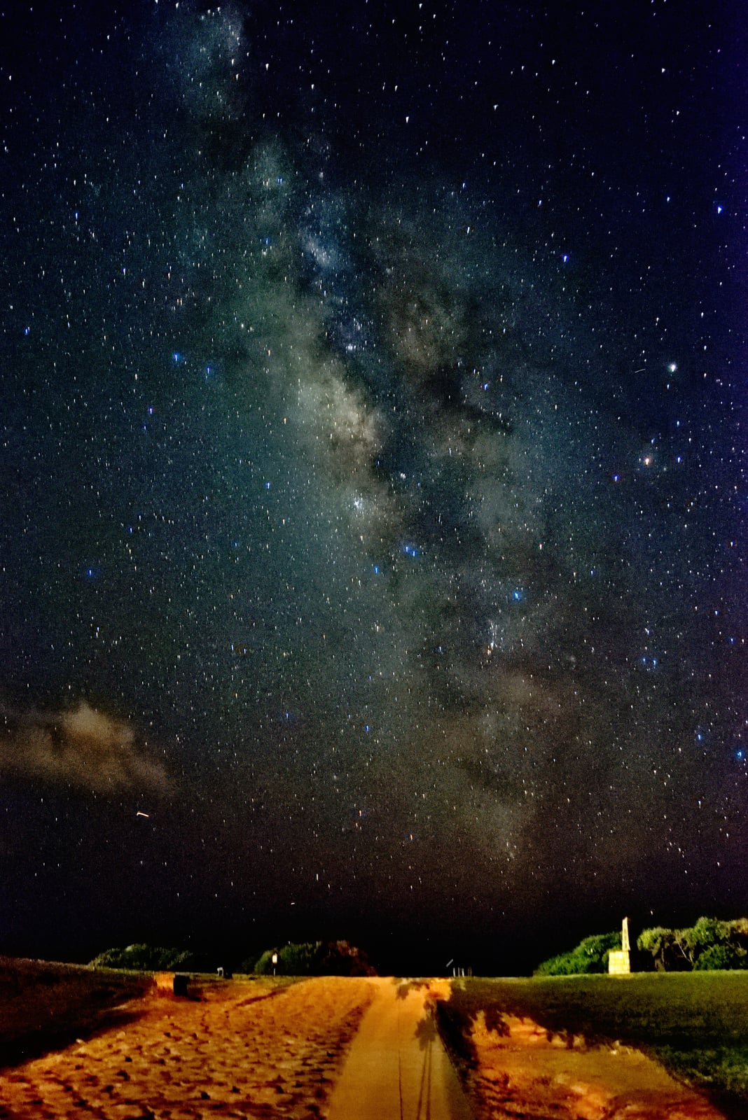 鵝鑾鼻燈塔夜空下璀璨的銀河星海｜2015~2018 國境之南