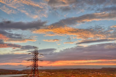 赤牛嶺黃昏夕陽下的高壓電塔剪影