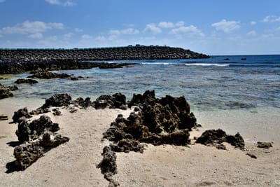 小巴里島岩的清澈海域與礁石風光｜2015~2018 國境之南