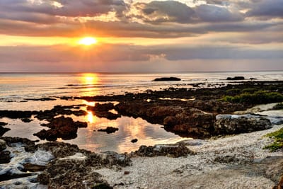 墾丁白沙灣夕陽餘暉與礁石海岸｜2015~2018 國境之南