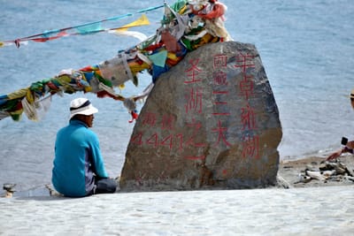 羊卓雍錯湖畔的靜謐時刻｜2016/06 西藏