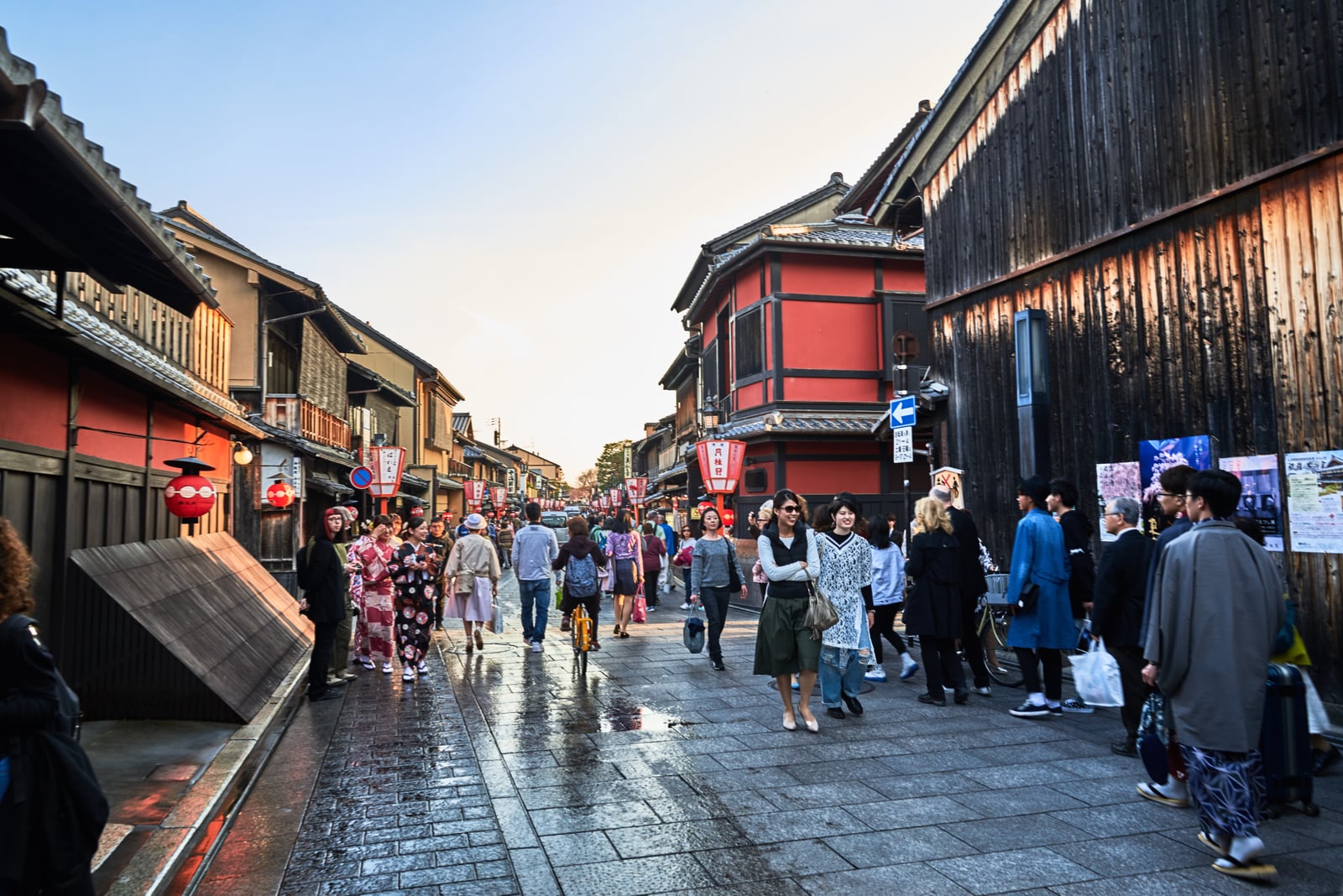 花見小路的黃昏街景與行人｜2017/04 京都賞櫻