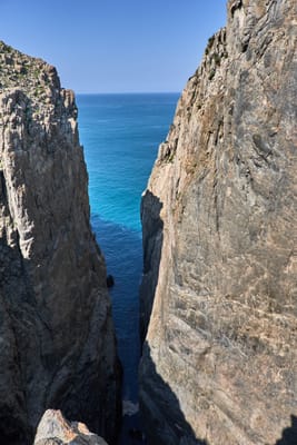 東引一線天的絕壁海景