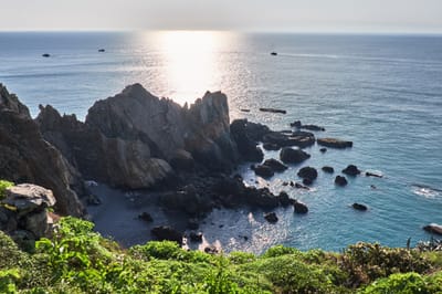 國之北疆的嶙峋礁岩與粼粼波光