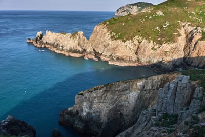 國之北疆的嶙峋海蝕岩岸