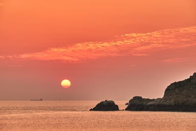 中柱港海平面的橘紅夕陽